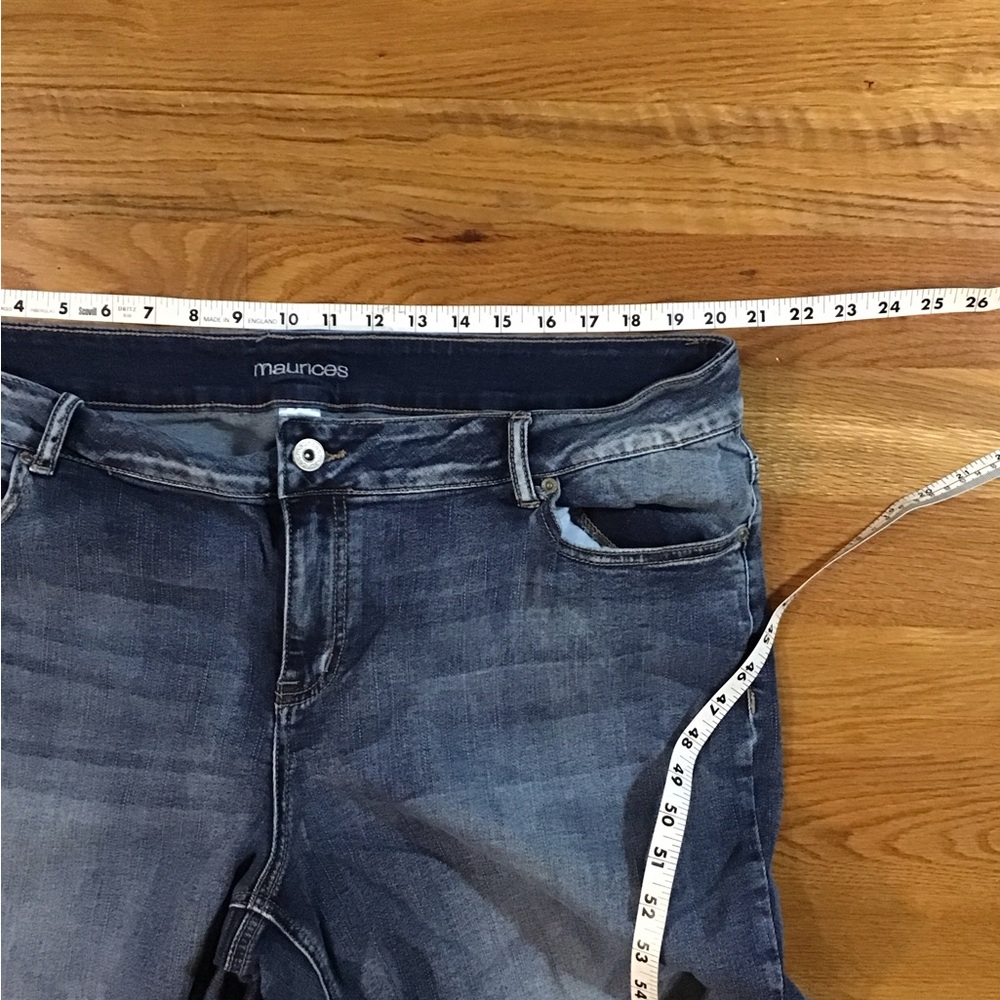 Woman’s size 22 Maurices stretch denim capris R - Picture 5 of 9